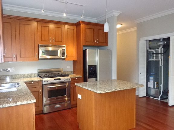 4th image of 1928 W Diversey Pkwy #2
