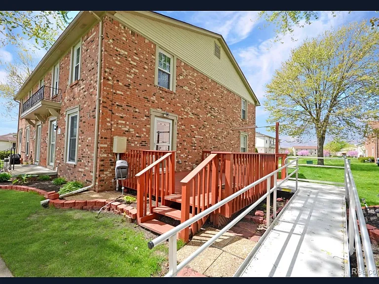 35274 Terrybrook Dr — Photo 2