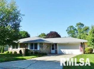 170 Half Moon St, Lincoln, IL 62656