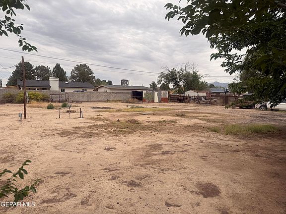 5th image of 1043 Ada Ln