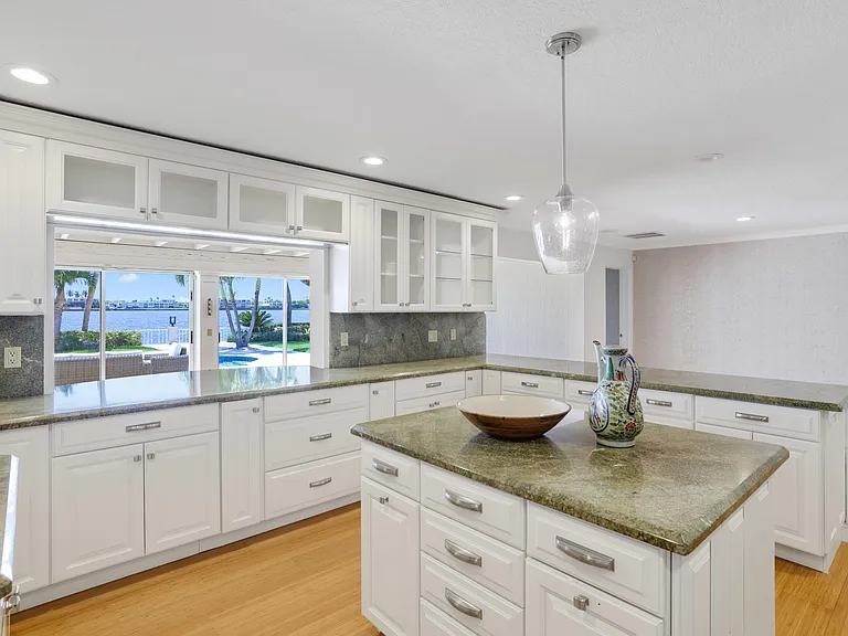 2204 Notre Dame Dr — Photo 17