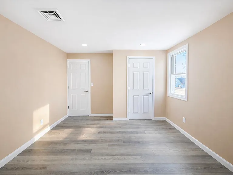 1572 Summit Ave #2 — Photo 10