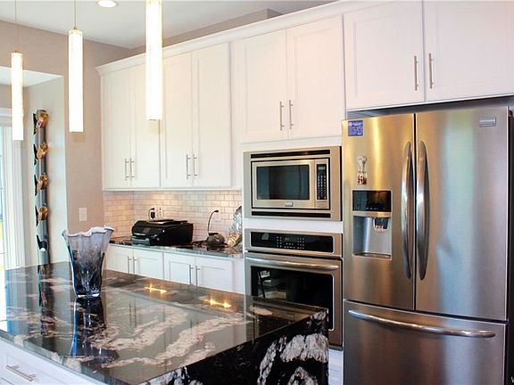5th image of 102 Beckford Ct