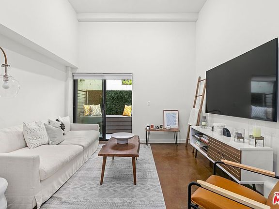 3rd image of 654 N Virgil Ave APT 310