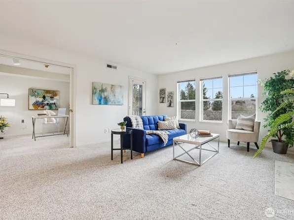 3935 226th Place SE #207, Issaquah, WA 98029