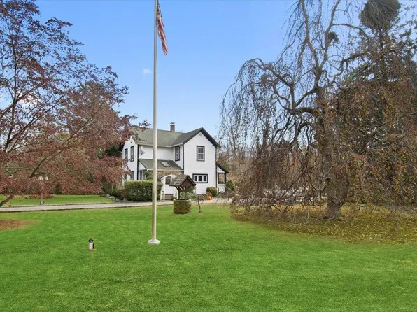 140 beaver dam, Brookhaven, NY 11719
