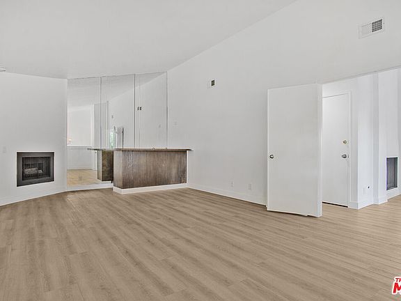 3rd image of 8 Aspen Way