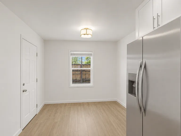 1005 E Mariposa St #MAIN HOUSE — Photo 11