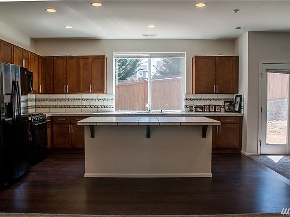 4th image of 1914 196th Street Ct E