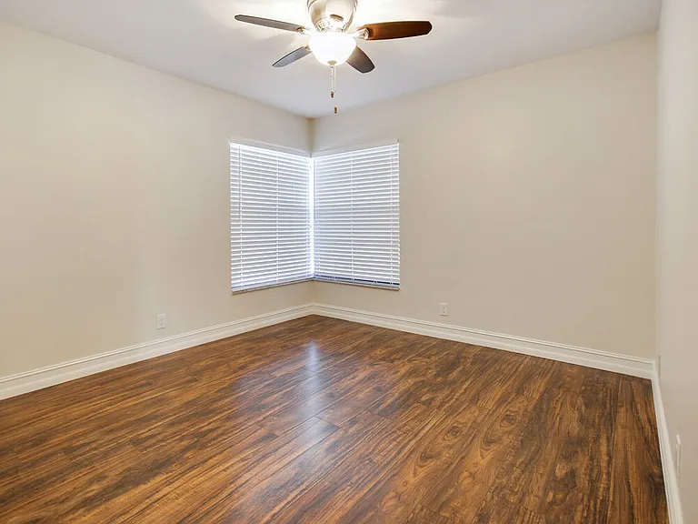 21020 Woodspring Ave — Photo 8