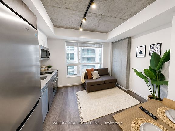3rd image of 256 Rideau St #R1002