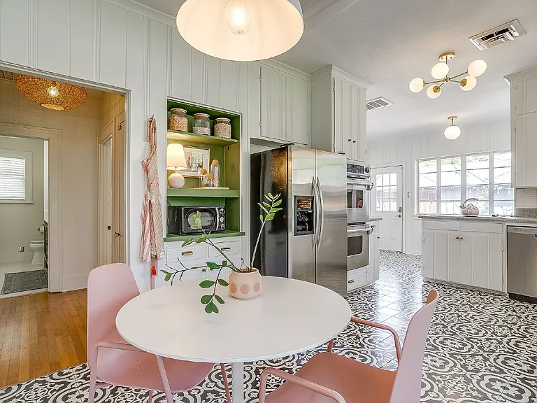 2718 Cockrell Ave — Photo 8