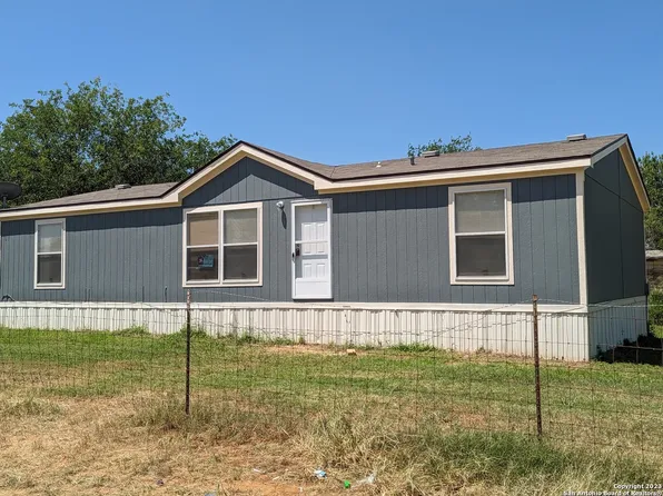 76 Rodriquez Ave, Charlotte, TX 78011