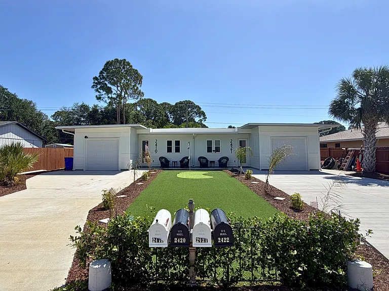 2421 India Palm Dr — Photo 2