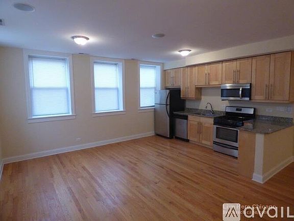 2nd image of 1856 N Sawyer Ave #101
