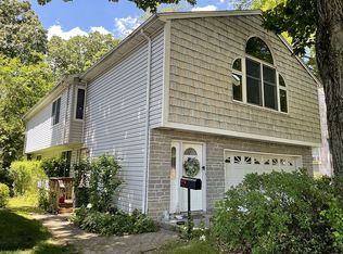 797 Elm Ave, River Edge, NJ 07661