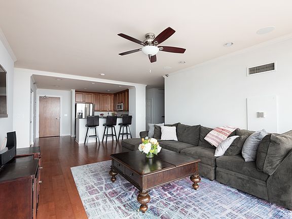 5th image of 1841 S Calumet Ave APT 1202