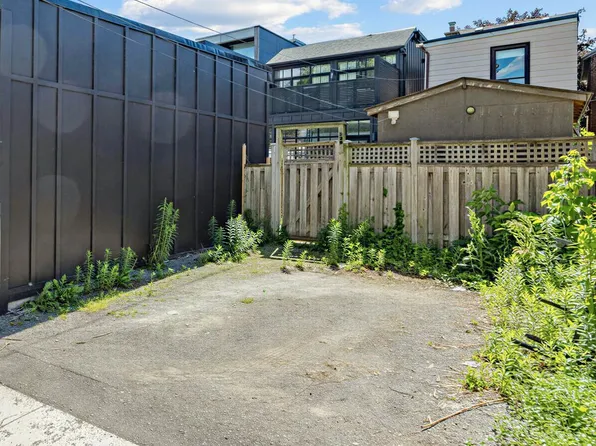 425 Clinton St, Toronto, ON M6G 2Z1