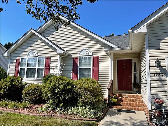 2nd image of 1225 Birch Hill Dr