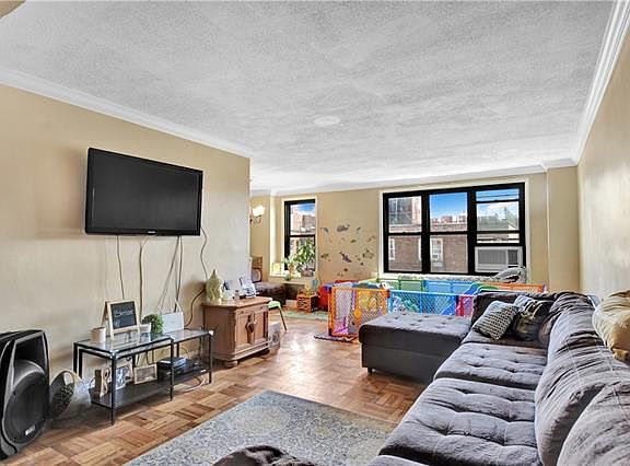 4th image of 2835 Webb Ave APT 7C