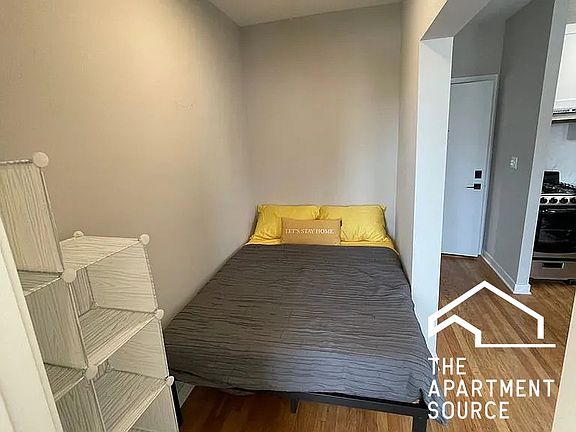 4th image of 3250 N Pulaski Rd #202