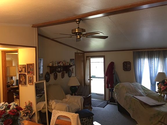 4th image of 1038 Pembrooke Ln