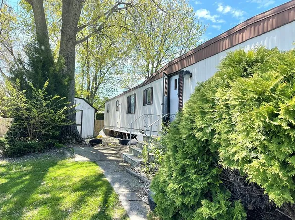 588 Colleen Dr, Lynwood, IL 60411