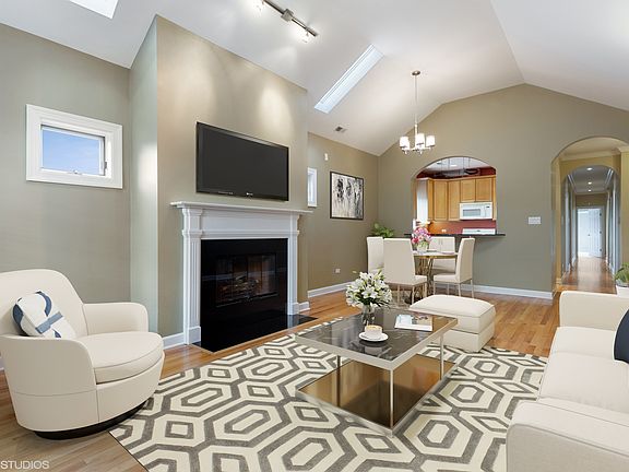 2nd image of 4437 N Ashland Ave APT 4N