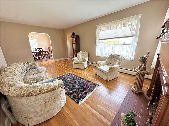5th image of 219 W Northview Ave