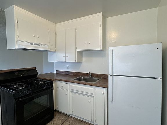 5th image of 938 N A St #A