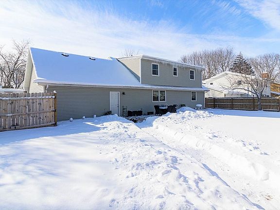 2nd image of 1758 Oakridge Ct