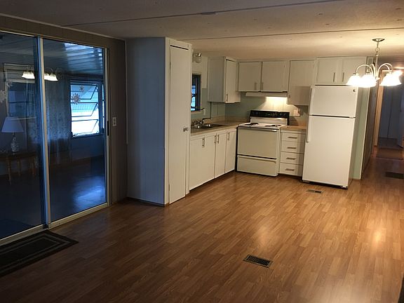 3rd image of 7869 SE Eagle Ave