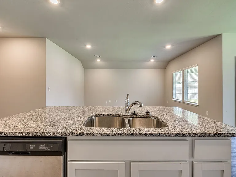 3102 Debbie Ln — Photo 33