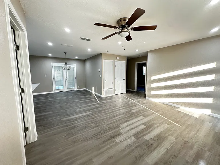 8426 Glen Ct — Photo 11