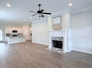654 Beaumont Dr, Gonzales, LA 70737