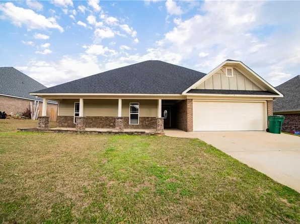 61 Rock Ct, Smiths Station, AL 36877