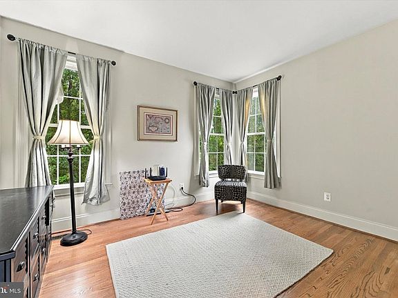 3rd image of 59 Cherry Farm Ln