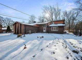 2715 W Pleasant Valley Rd, Parma, OH 44134