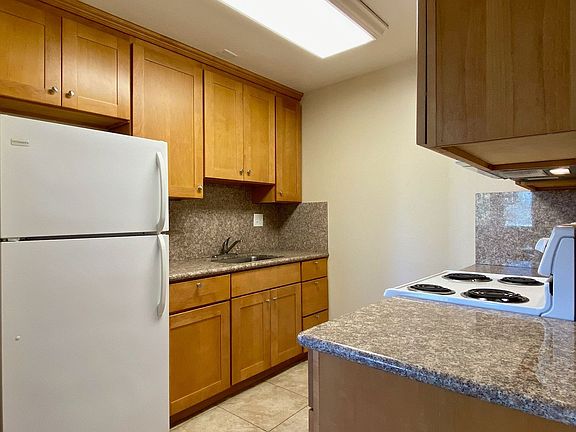 2nd image of 460 S 4th St APT 15