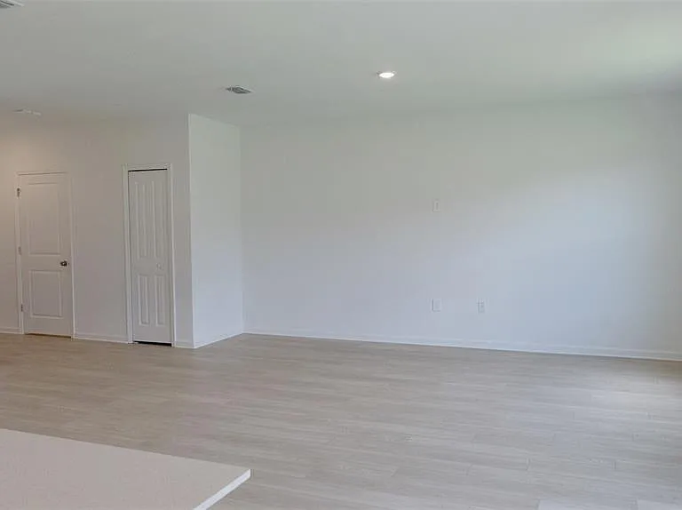 6433 Domizio Dr — Photo 4
