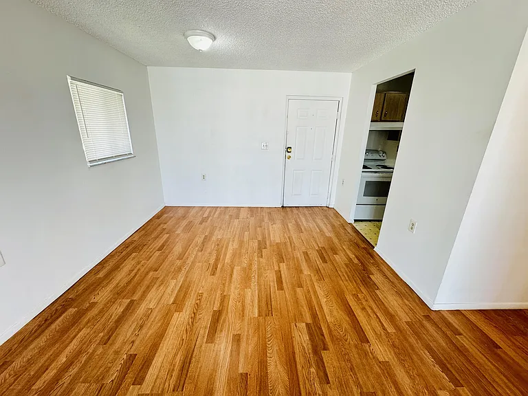 1068 N Benoist Farms Rd #312 — Photo 2