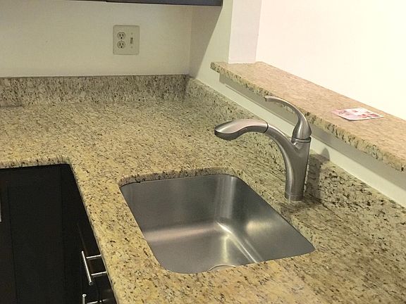 4th image of 6917 Victoria Dr Unit C