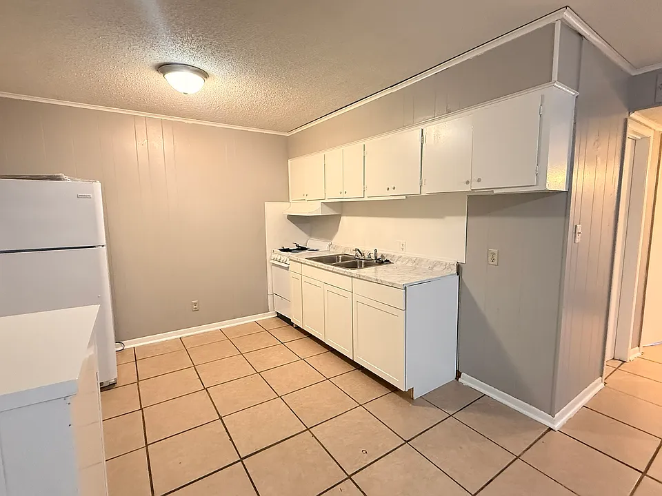1600 Brentwood Dr #108