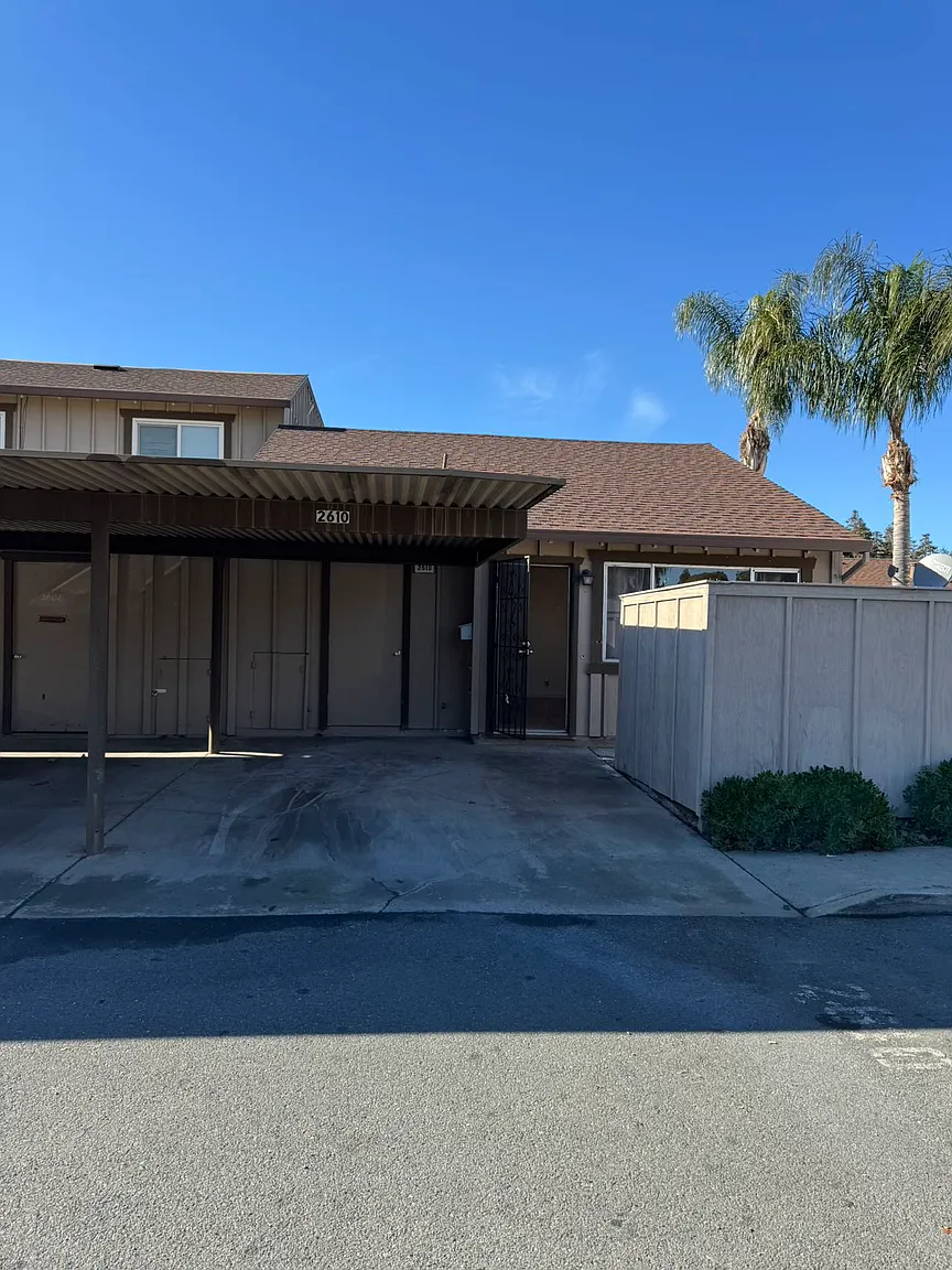 2610 Fairmont Ln photo 1
