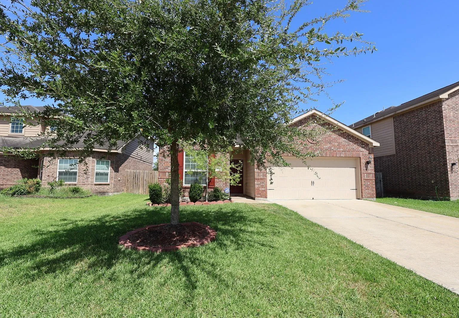 3 bed, 2.0 bath, 1597 sqft, $2,000 — Photo 2