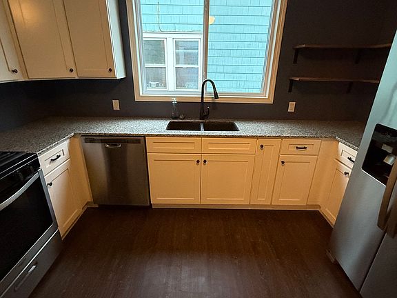4th image of 176 Crystal Ave #L