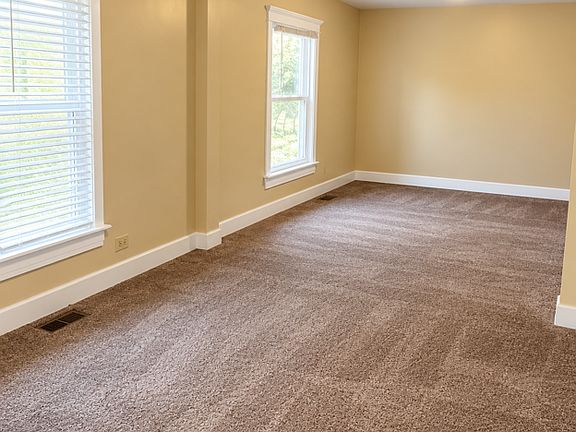 5th image of 132 Shepard St