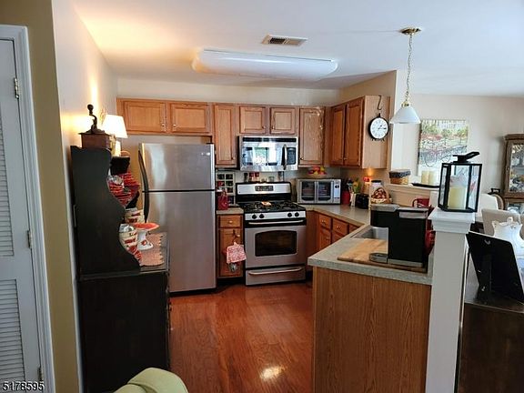 3rd image of 107 Old Farm Dr Unit 107