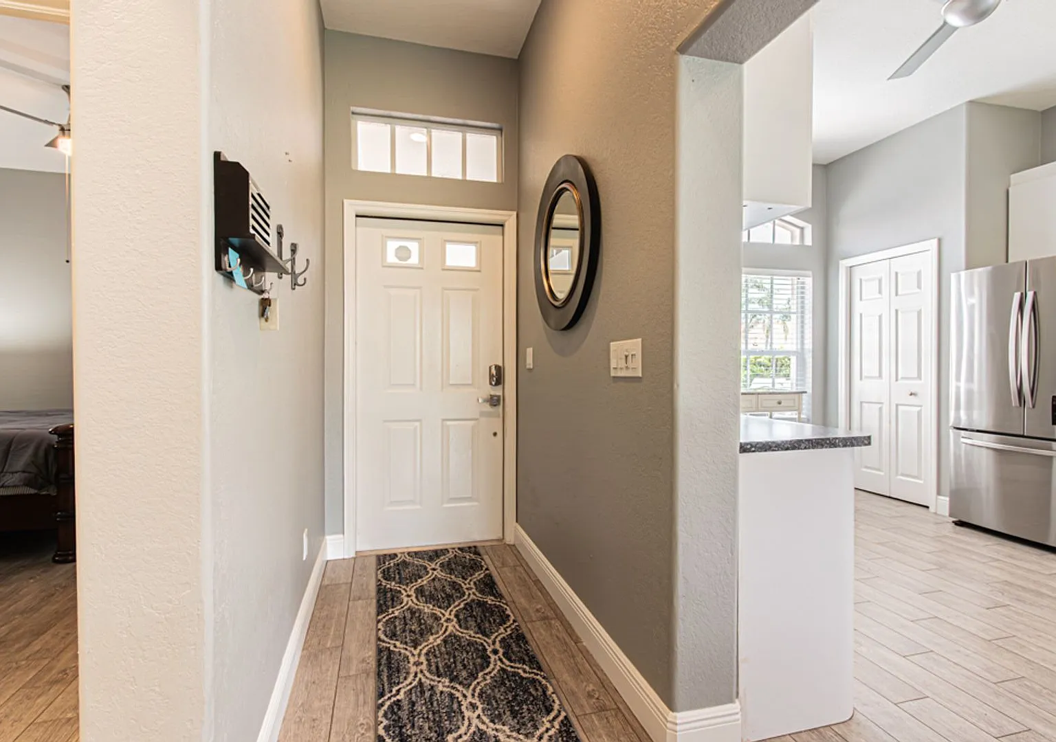 Beautiful 2-Bed Home, Dog Friendly & Resort-Style Amenities Available for Annual Rental! — Photo 3