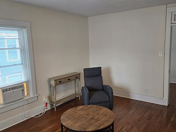 3rd image of 720 Broad St Unit 6